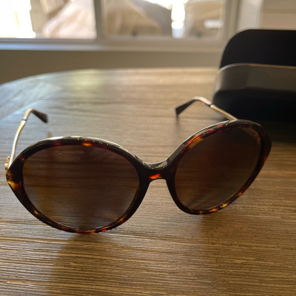 Gorgeous Coach sunglasses!!!This round brownish sunglasses is perfect for summer - Picture 5 of 8